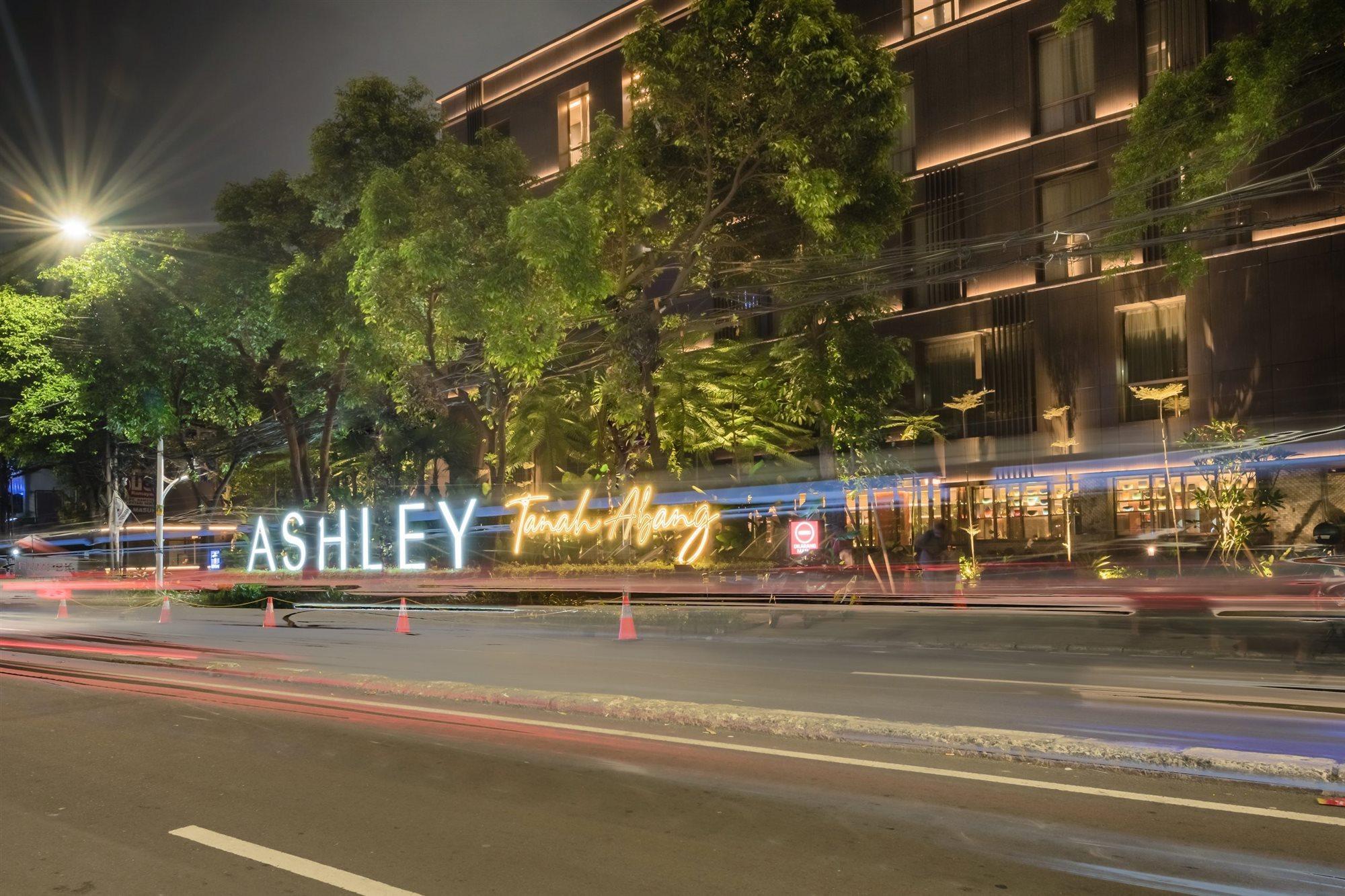 Ashley Tanah Abang Hotel Jakarta Exterior photo